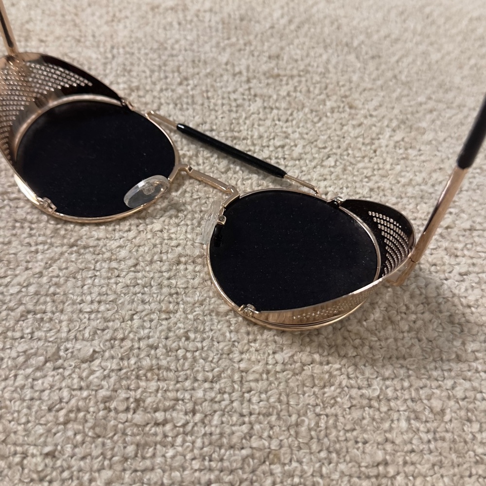 UNISEX Stylish Gold Sunglasses - Picture 15 of 15